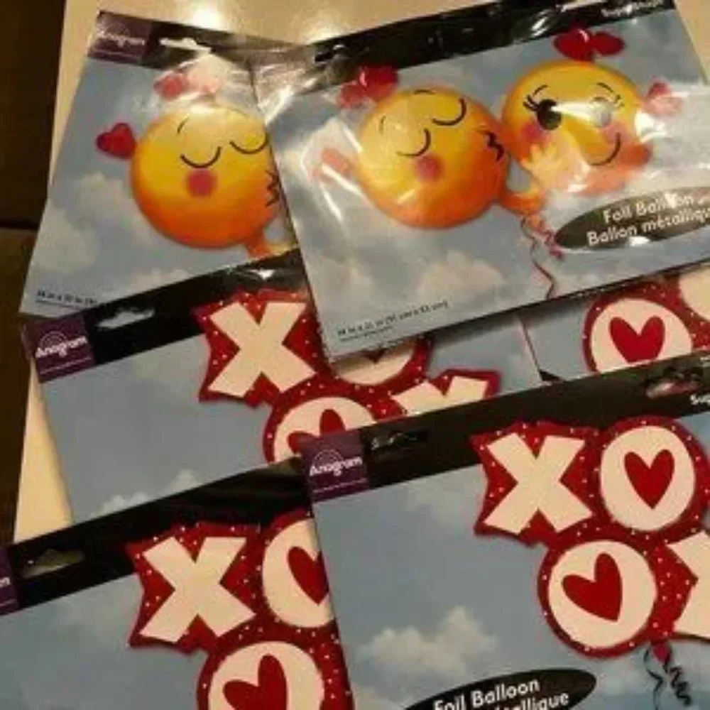 Valentine’s Day‎ Mylar Balloon Set of 6 X-Large Emoji and XOXO (New)